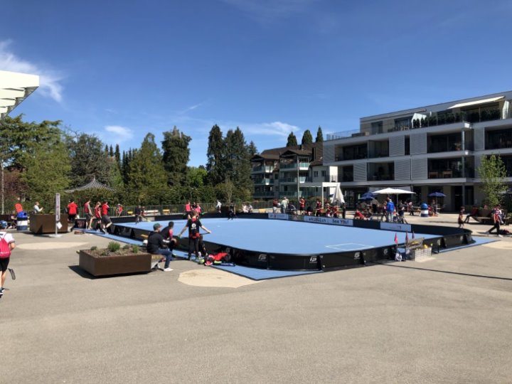 Das Street Floorball Feld ist zurück auf dem Chilbi-Platz Egg